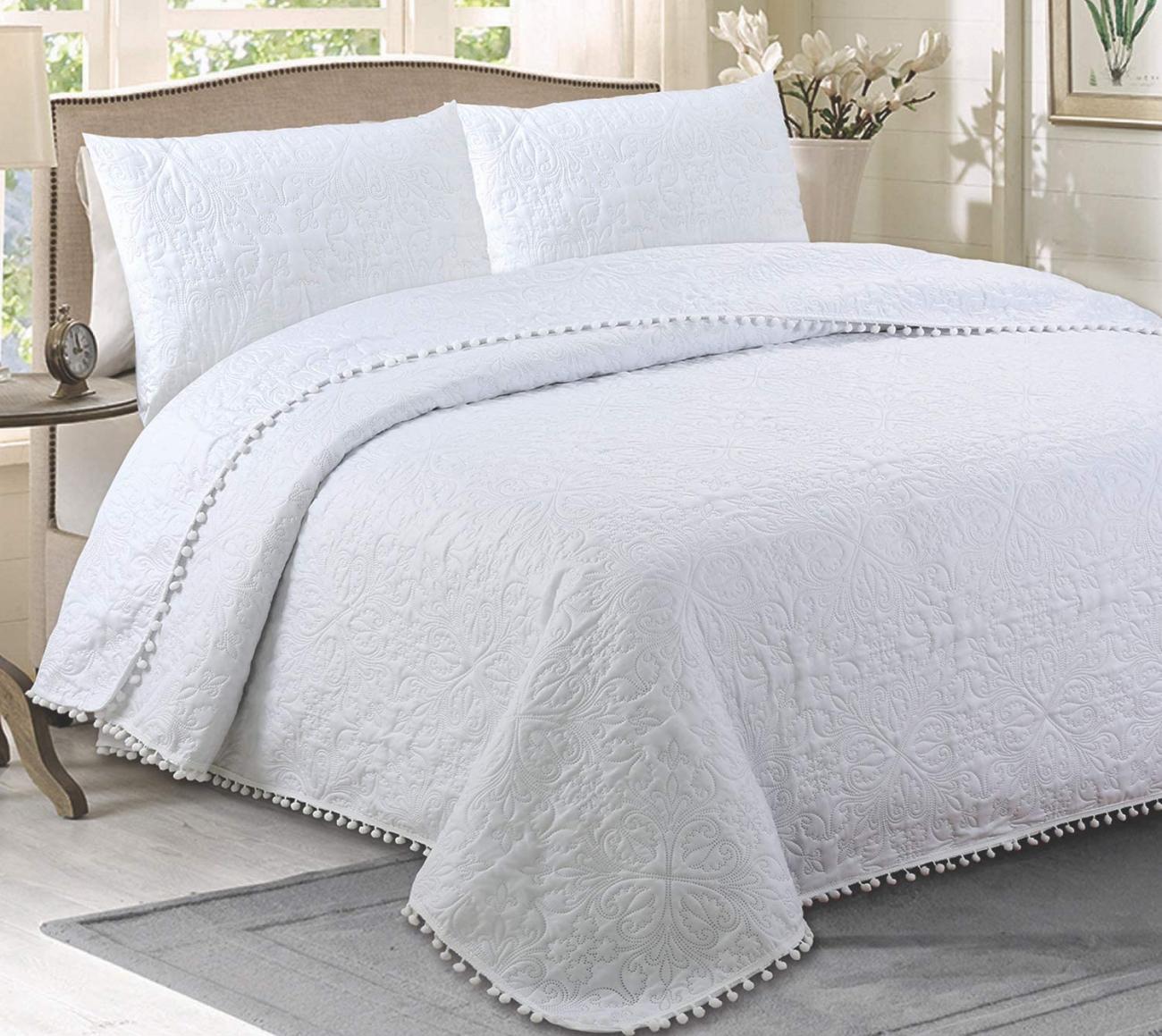 Colcha blanca ponpones 90