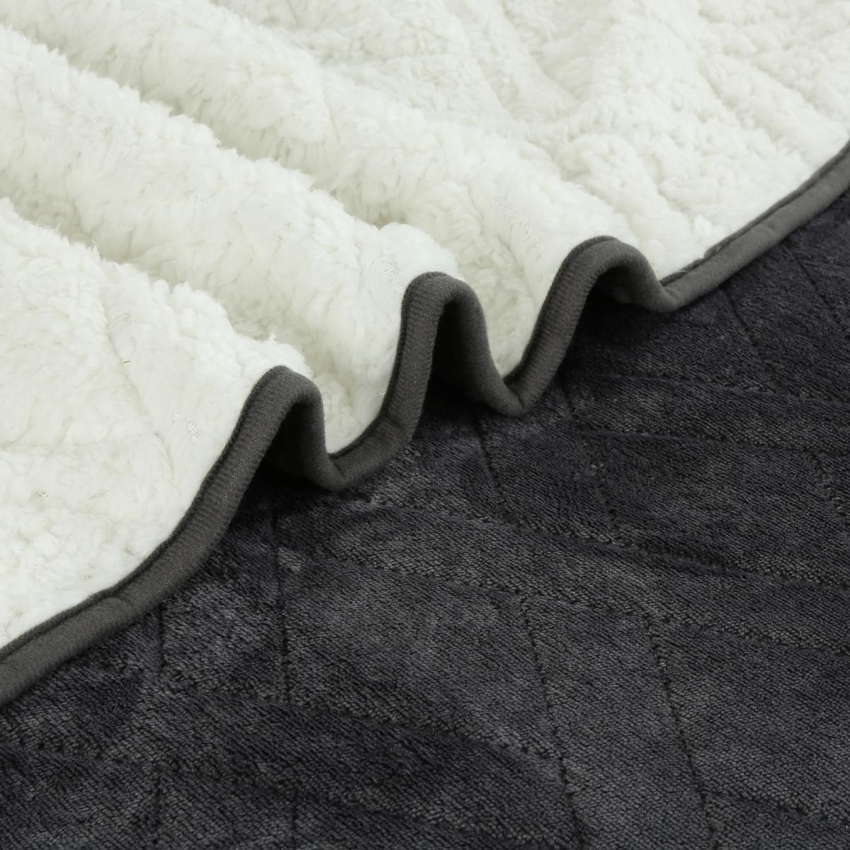 manta sherpa con borreguito gris oscuro liso termosellado para sofa y cama