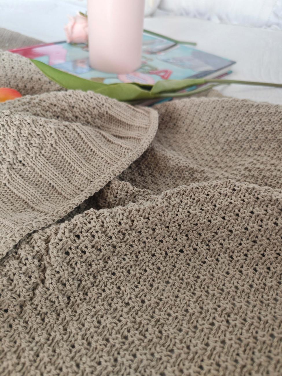 Plaid pie de cama algodín de punto con pompones arena beige