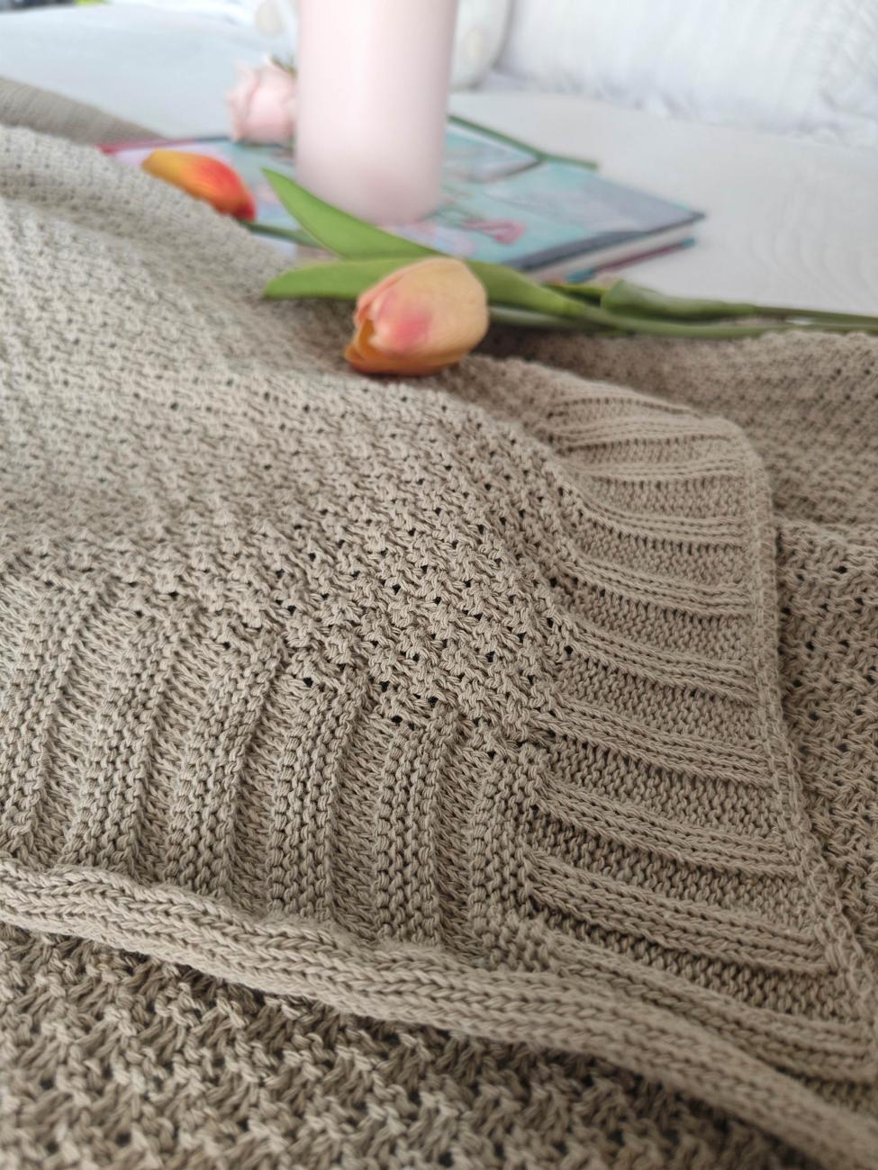 Plaid pie de cama algodín de punto con pompones arena beige