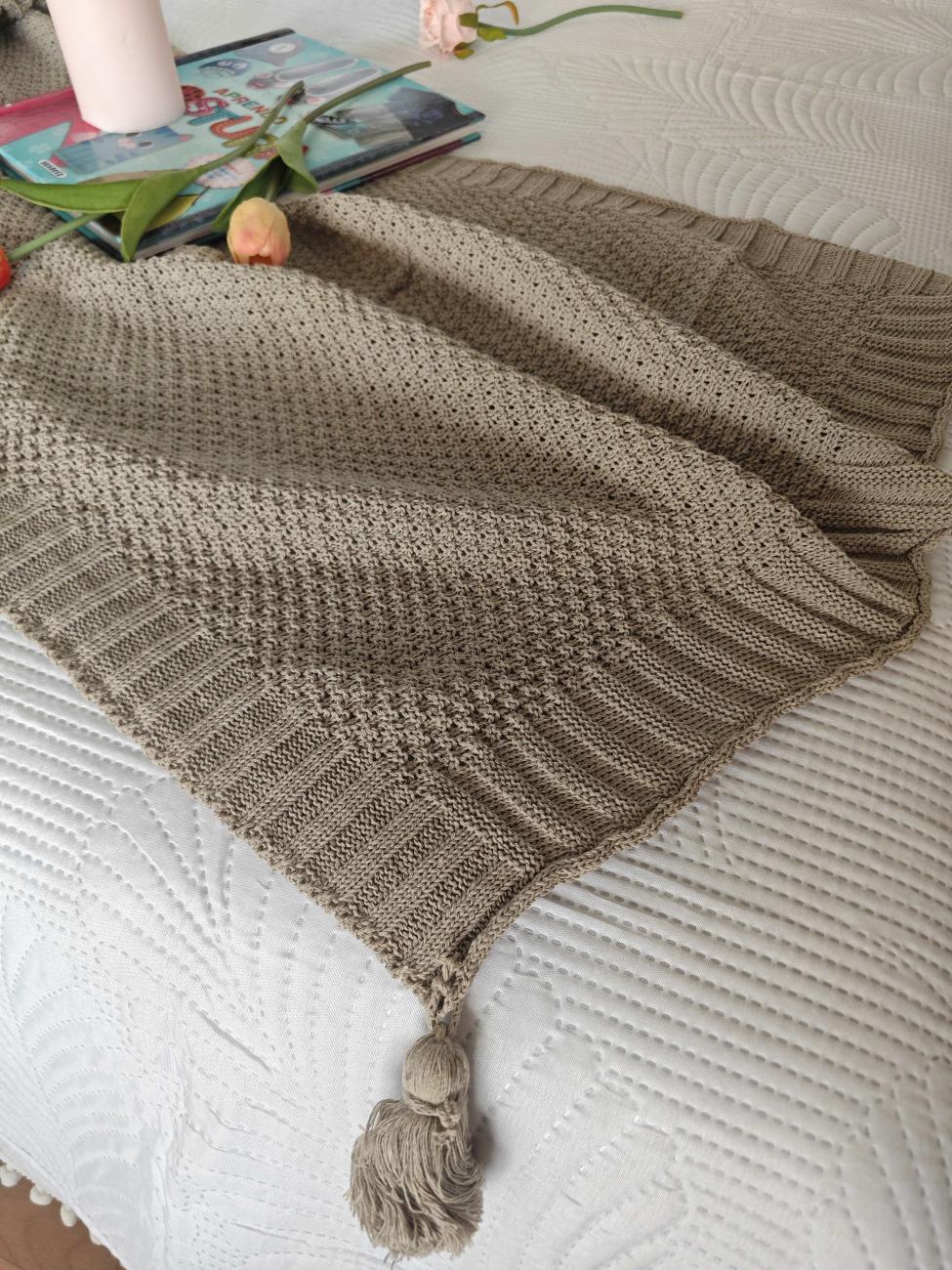 Plaid pie de cama algodín de punto con pompones arena beige
