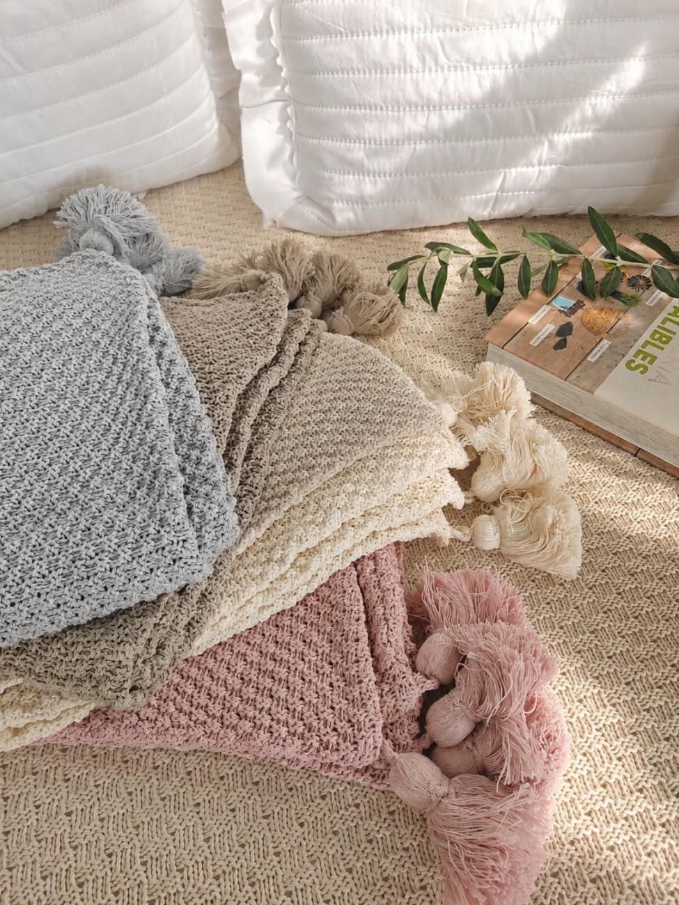 funda cojin de pundo algodon 40x60cm con borlas gris perla